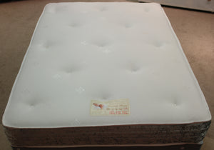 This top view of the Ambassadors Memory Master Spring Mattress shows the stretch knit fabric top with tufts, which is over the 2" Memory foam top. It is turnable for dual seasons, with a white damask fabric on the medium tension reverse side. All supported by a 13.5 gauge Bonnell Sping unit with rod edge for extra strength. Please see the image of the new border fabric which is Dark Grey Herringbone as standard.