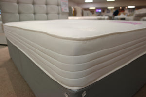 This Rhapsody mattress features Surelux memory foam moulds to the unique contours of your body.  It is energy absorbing and temperature sensitive, leaving you feeling rejuvenated