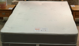 This top view of the Backcare Ortho Master Spring Mattress shows the white tufted damask fabric over the heavy duty double insulated pad and super compressed fillings, which gives an extra firm feel to the 13.5 gauge rod edged Bonnell spring unit. The border fabric in light grey damask. It’s turnable for extra life of the mattress.