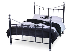 This Oxford metal frame, pictured here in black, features traditional high foot end style, chrome rails & finials, strong contract quality metal mesh base